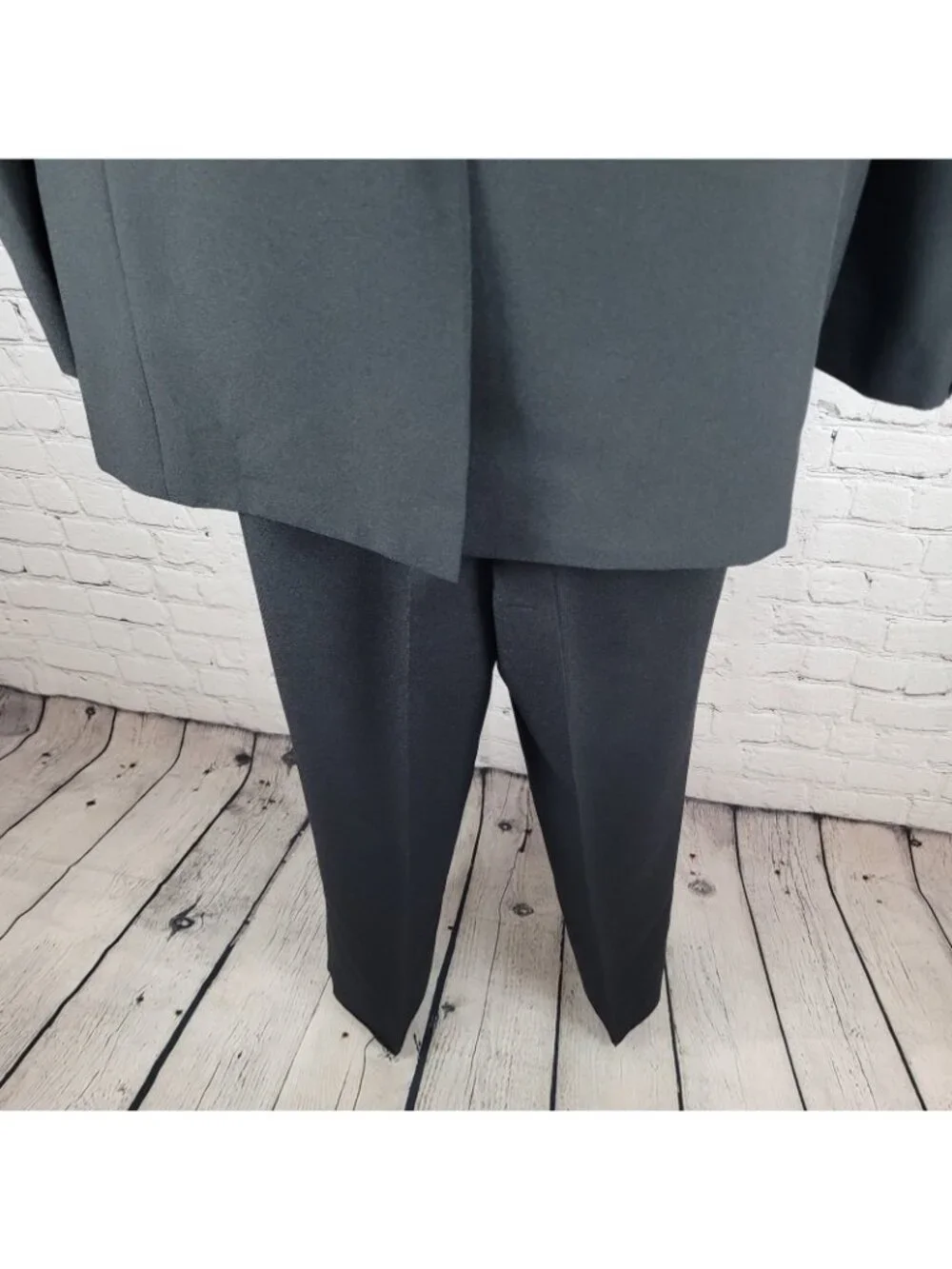 Formalwear Southeastern Black Tuxedo Suit Set Jacket Size 40R Pants 34R (32x33)
